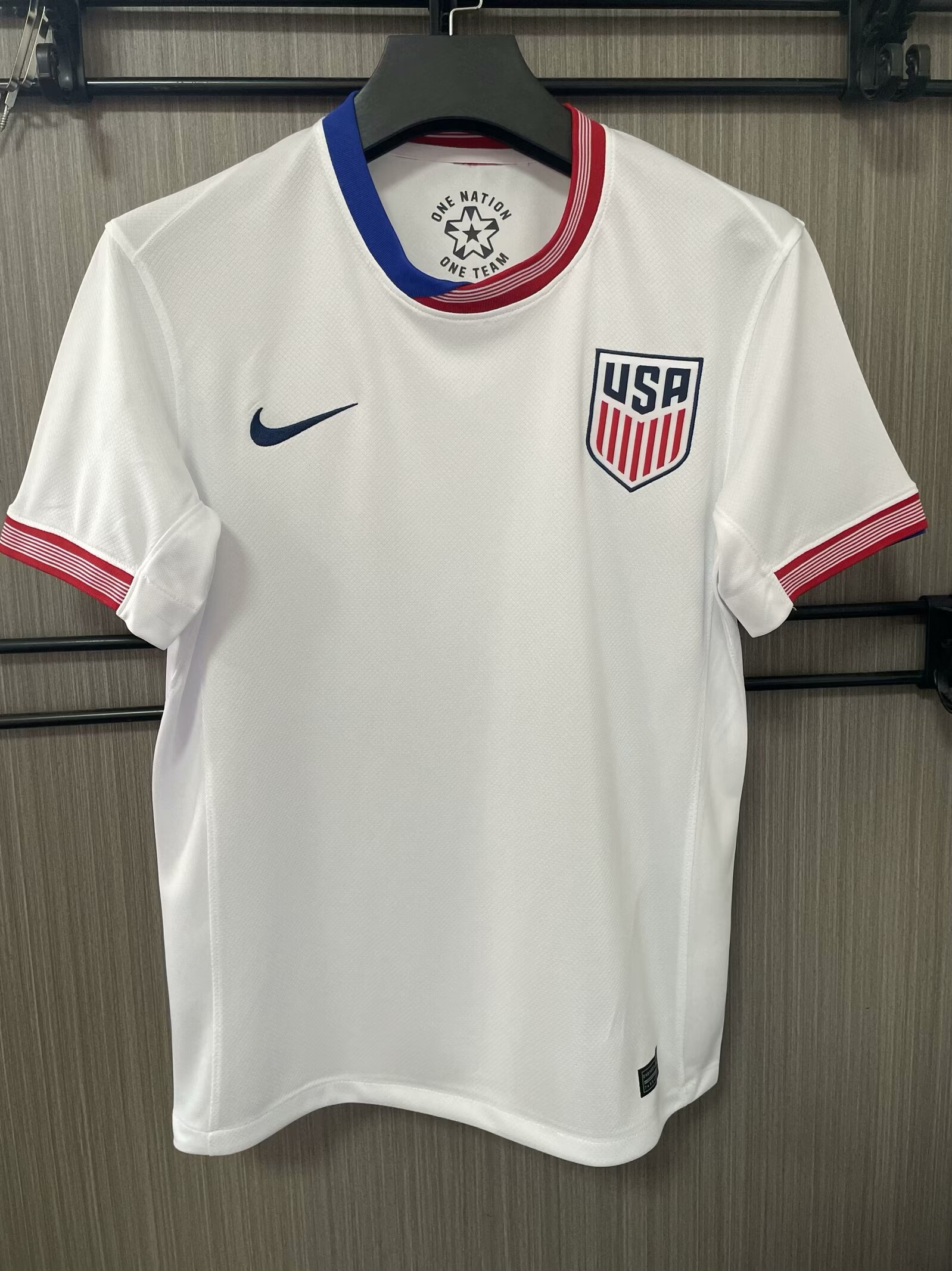 Fans Version 24/25 USA home 