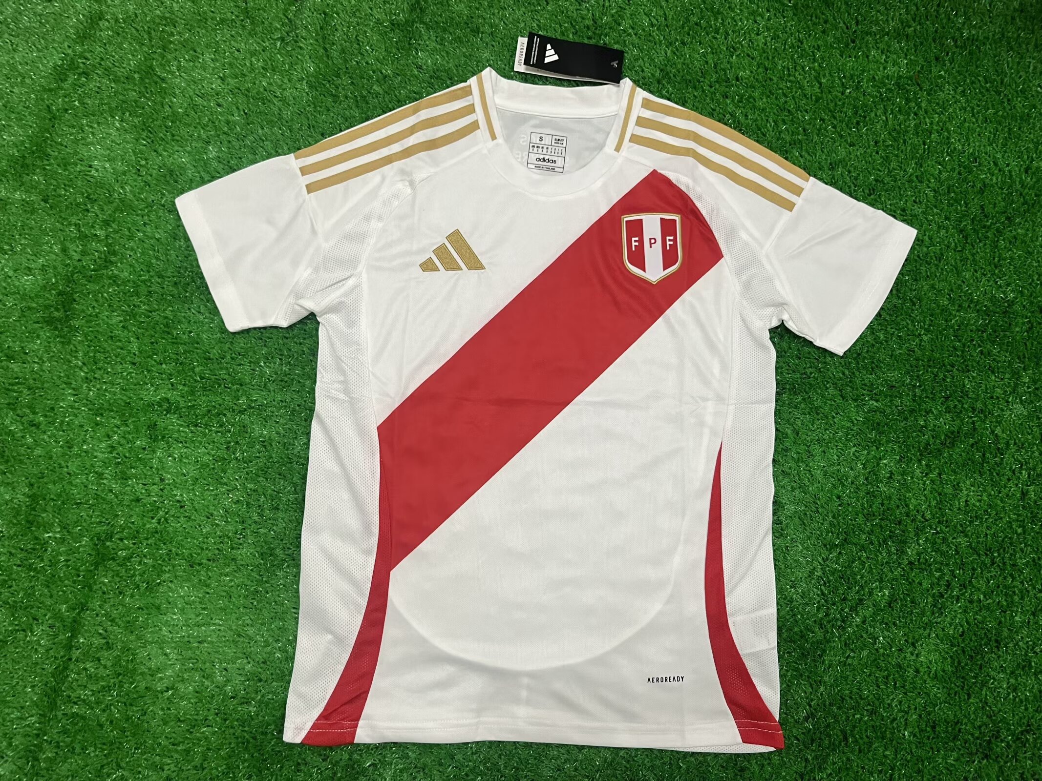 Fans Version 24/25 Peru home