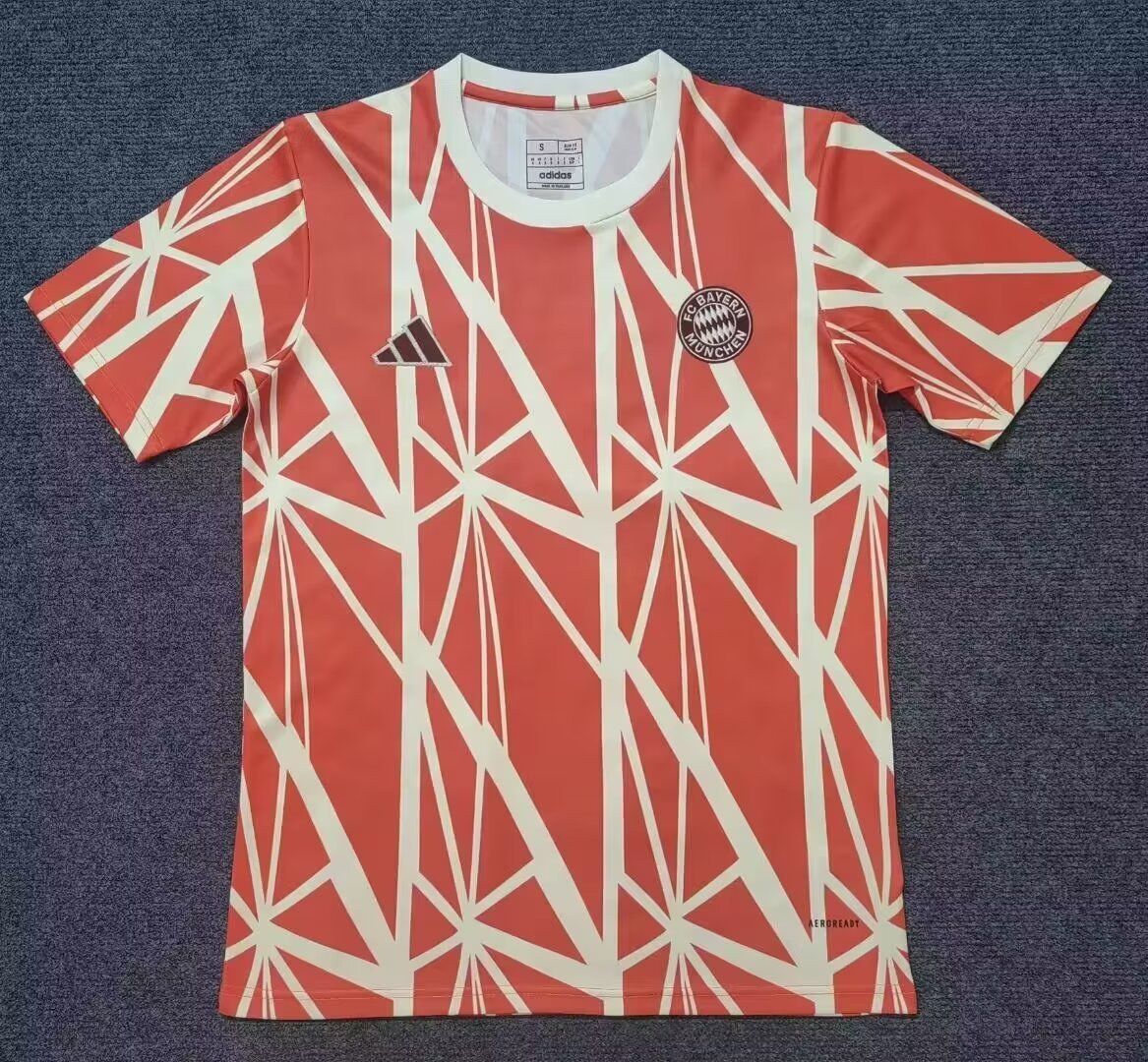 Fans Version 24/25 Bayern Pre-match training clothes
