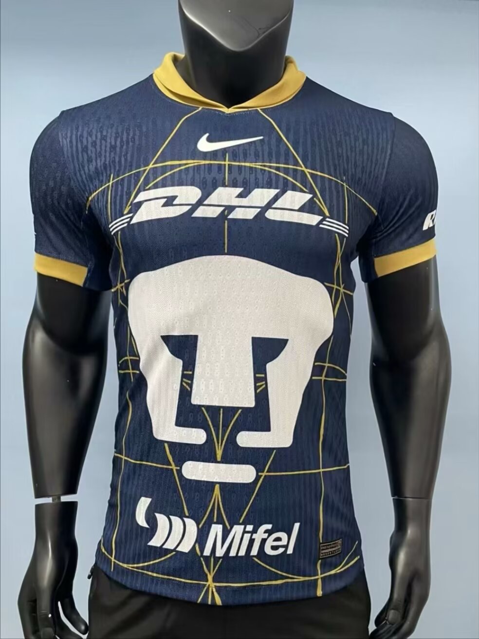 Player version 24/25 Pumas away