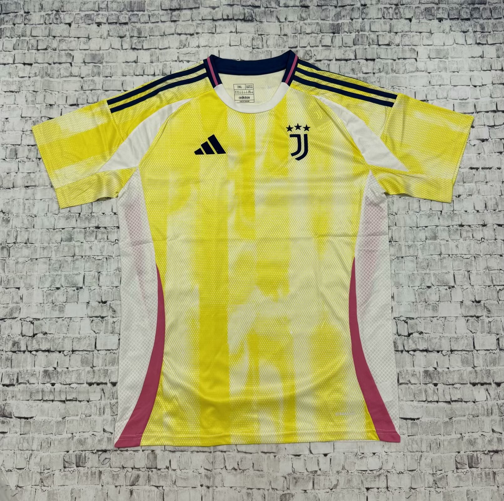 Fans Version 24/25 Juventus away