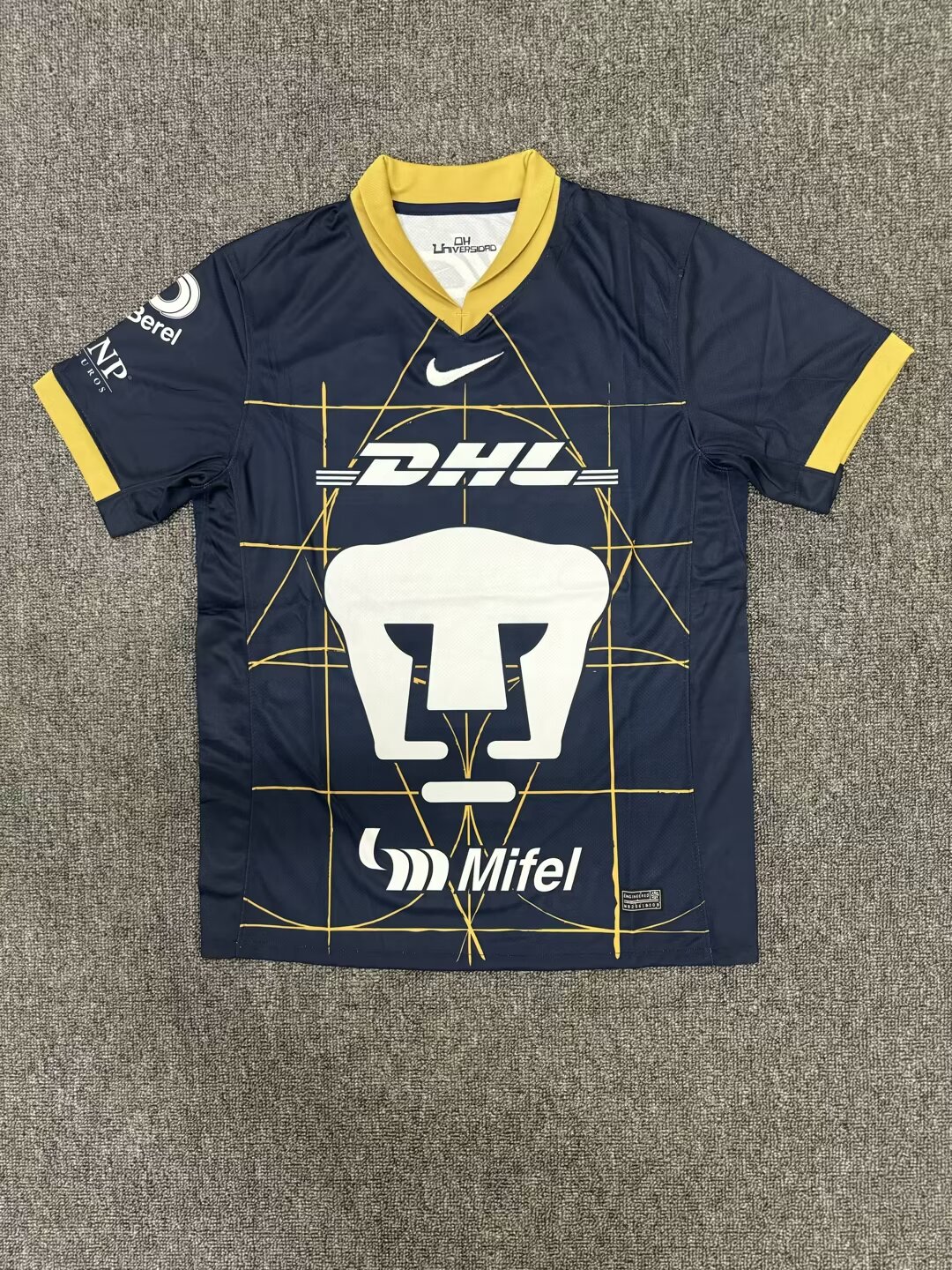 Fans Version 24/25 Pumas away
