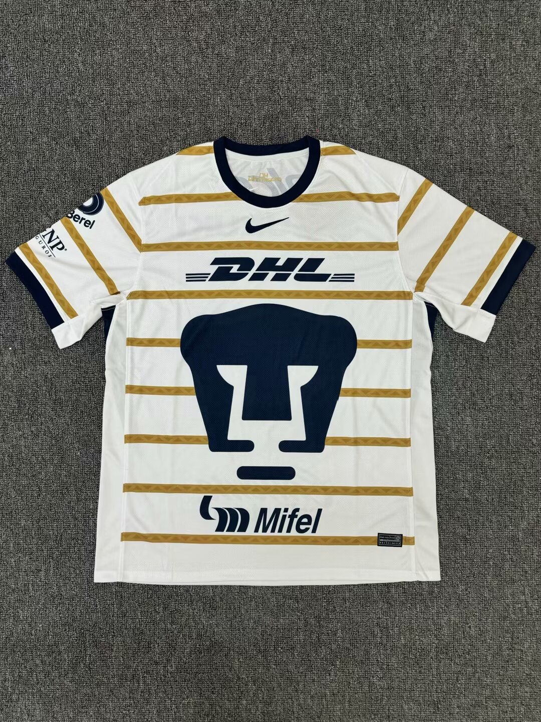 Fans Version 24/25 Pumas Home