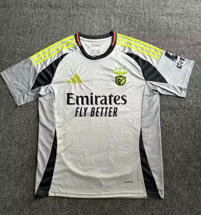 Fans Version 24/25 Benfica away