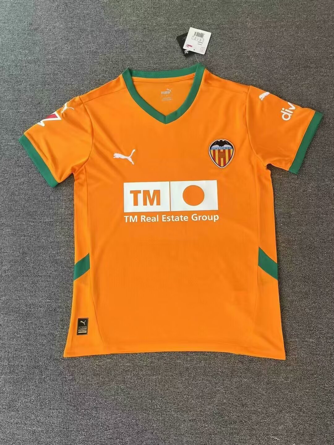 Fans Version 24/25 Valencia third away