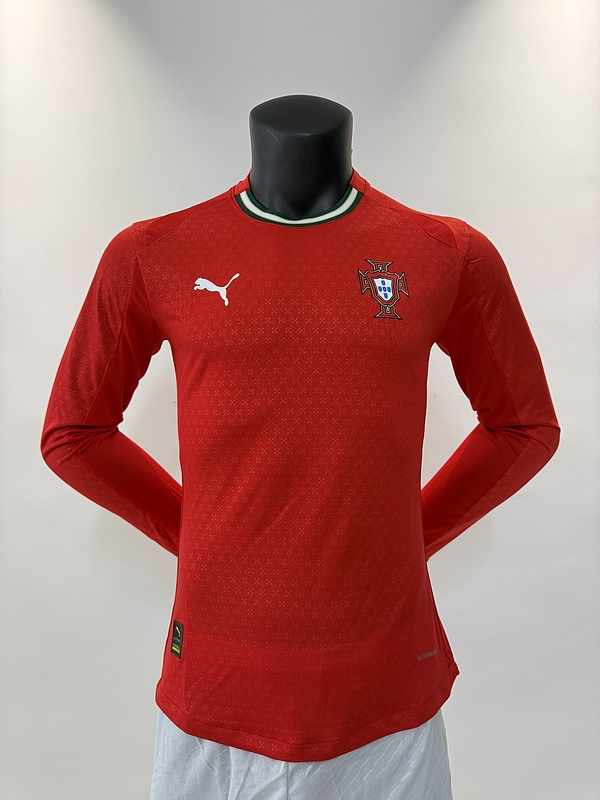 Player Version 25/26 Portugal long sleeve home
