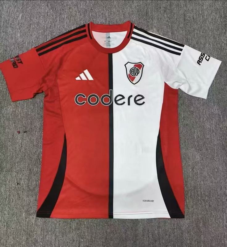 Fans Version 25/2 6River Plate second away