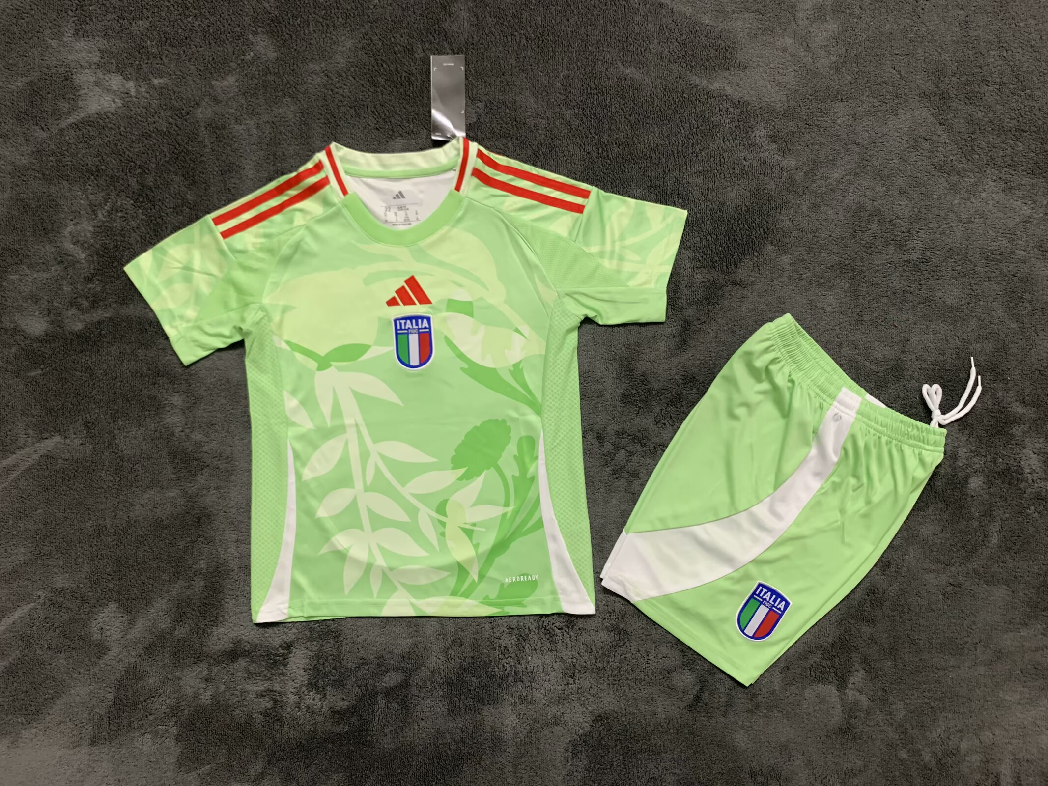 25/26Italy kids kits away
