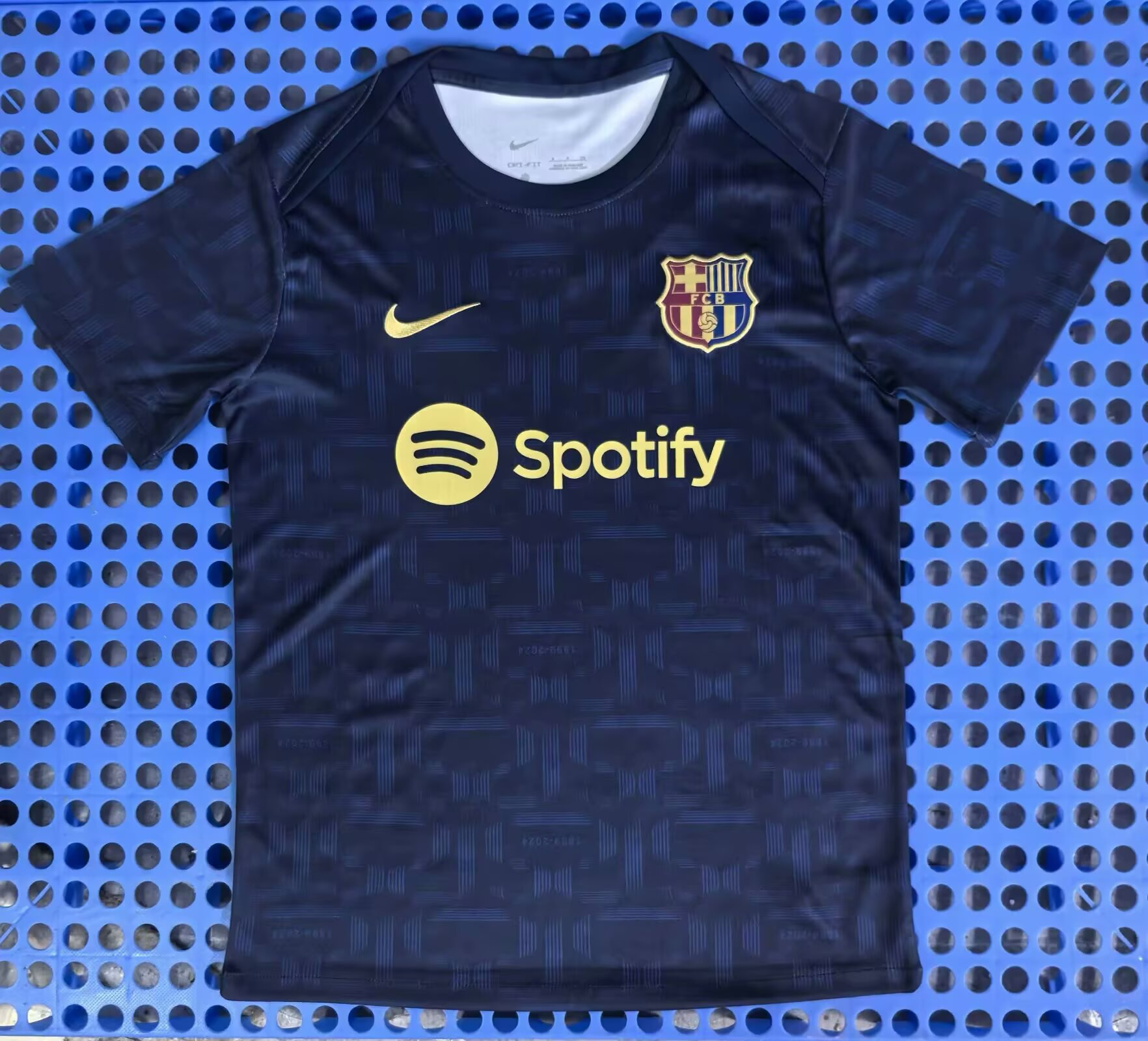 Fan version 24/25 Barcelona training jersey