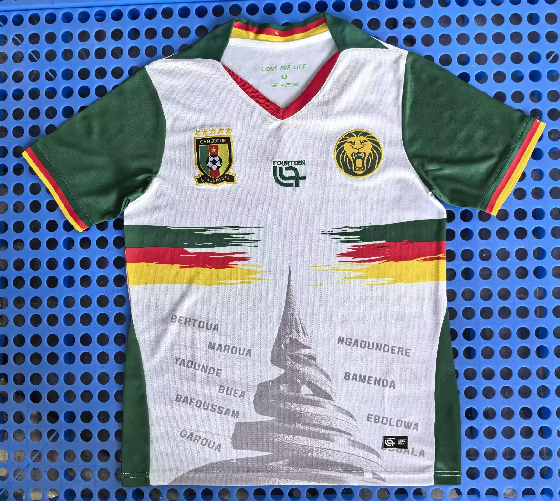 Fans Version 25/26Cameroon's two away fans are unpopular