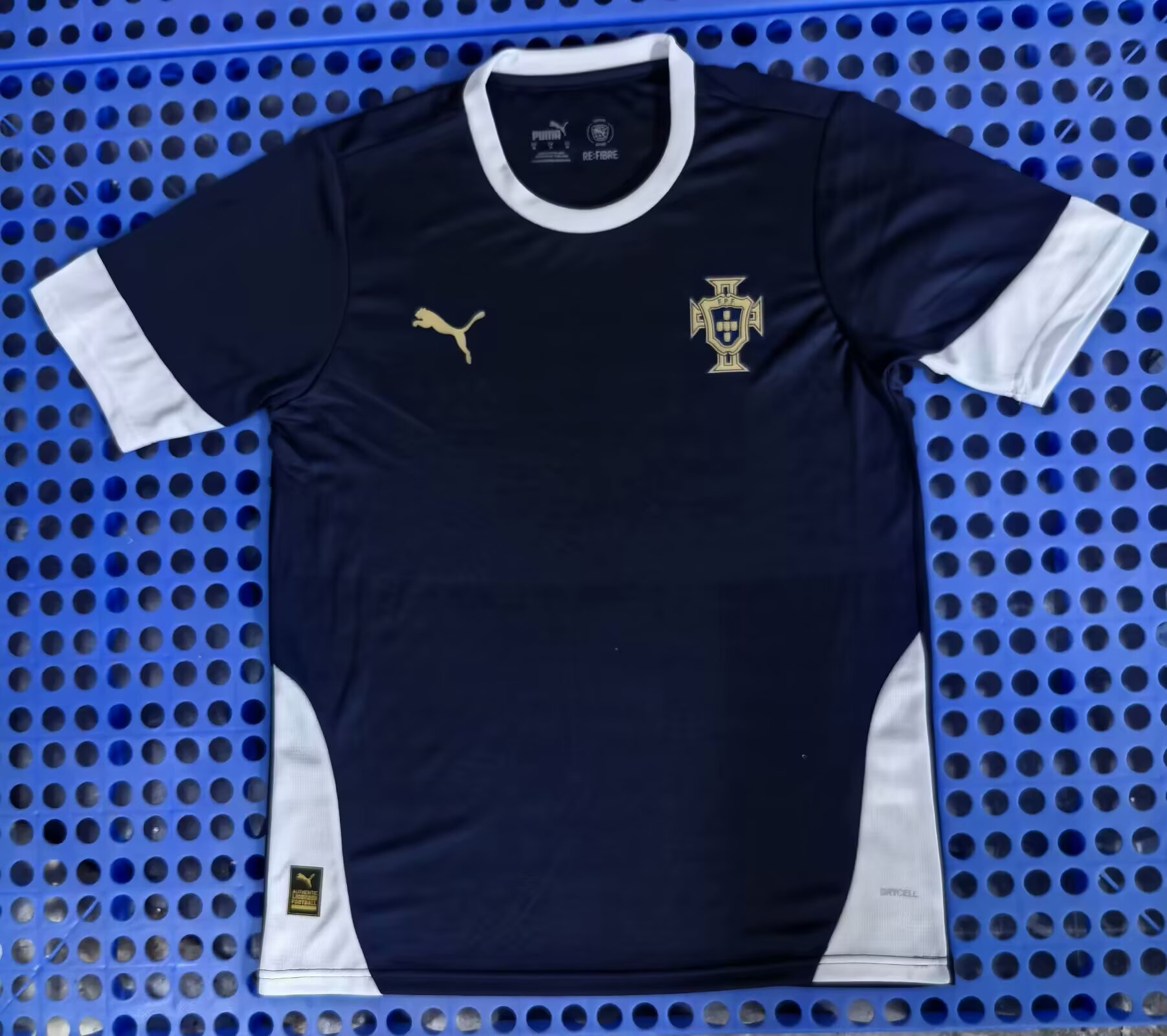 Fans Version 25/26  Portugal pre match training uniform in navy blue