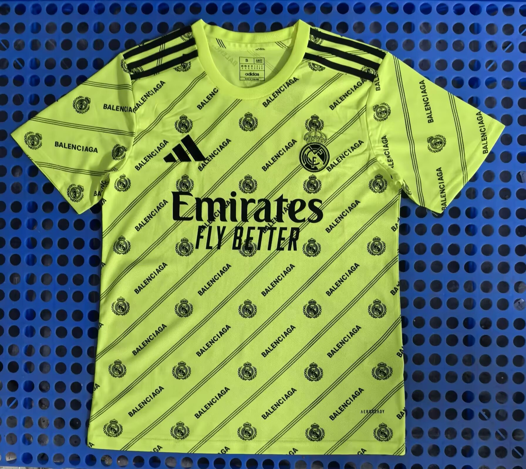 Fans Version 25/26Real Madrid fluorescent green pre match training suit fans
