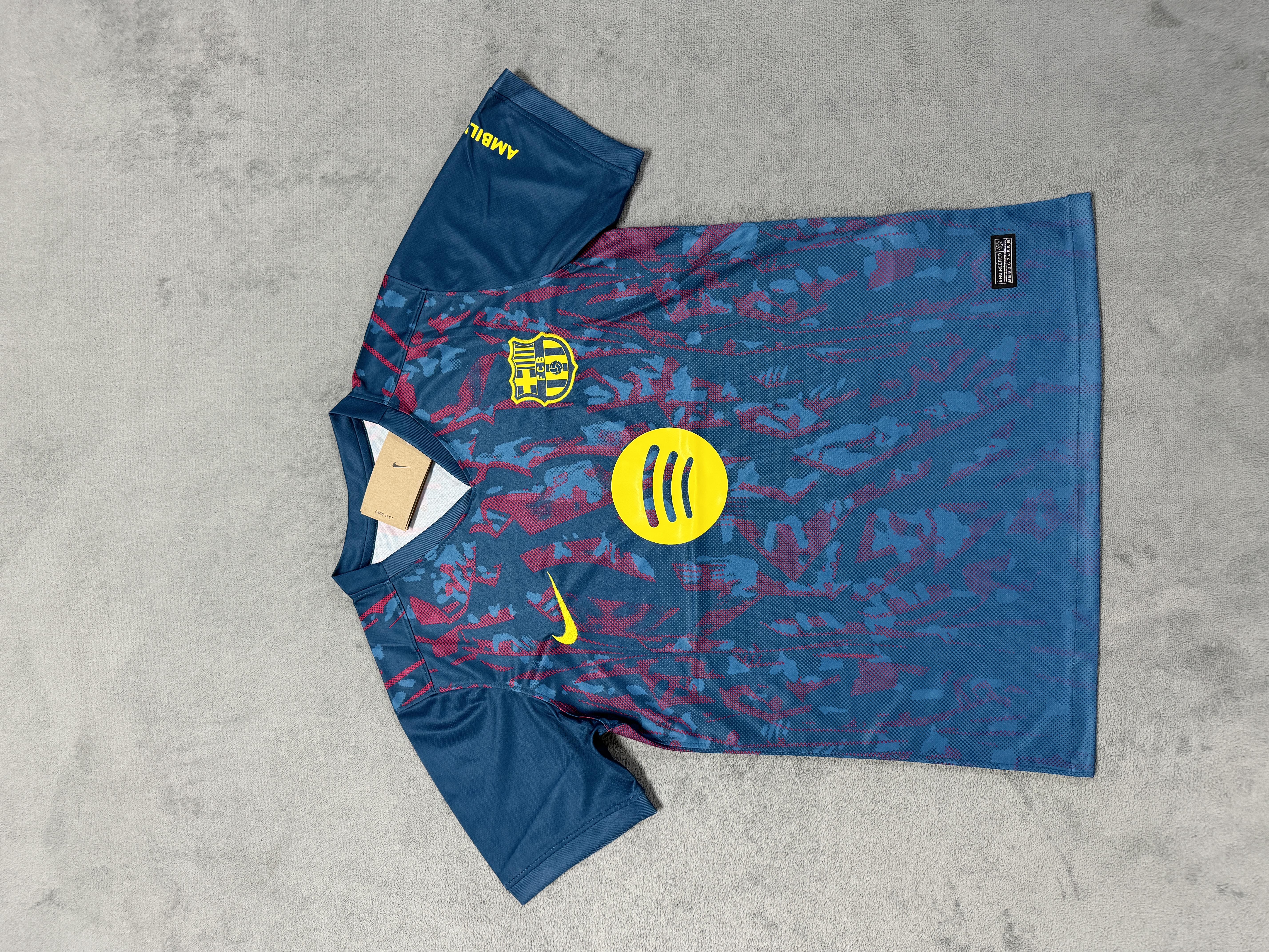 Fans Version 25/26Barcelona Special Edition Yellow Advertisement
