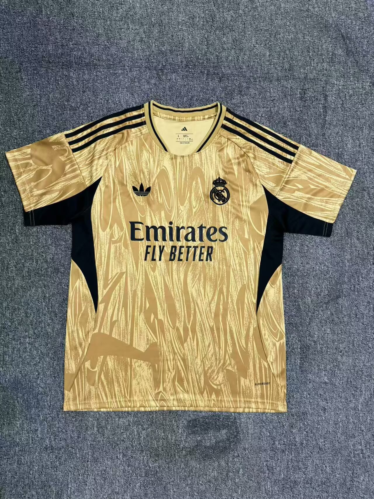 Fans Version 2526Real Madrid training uniform gold 