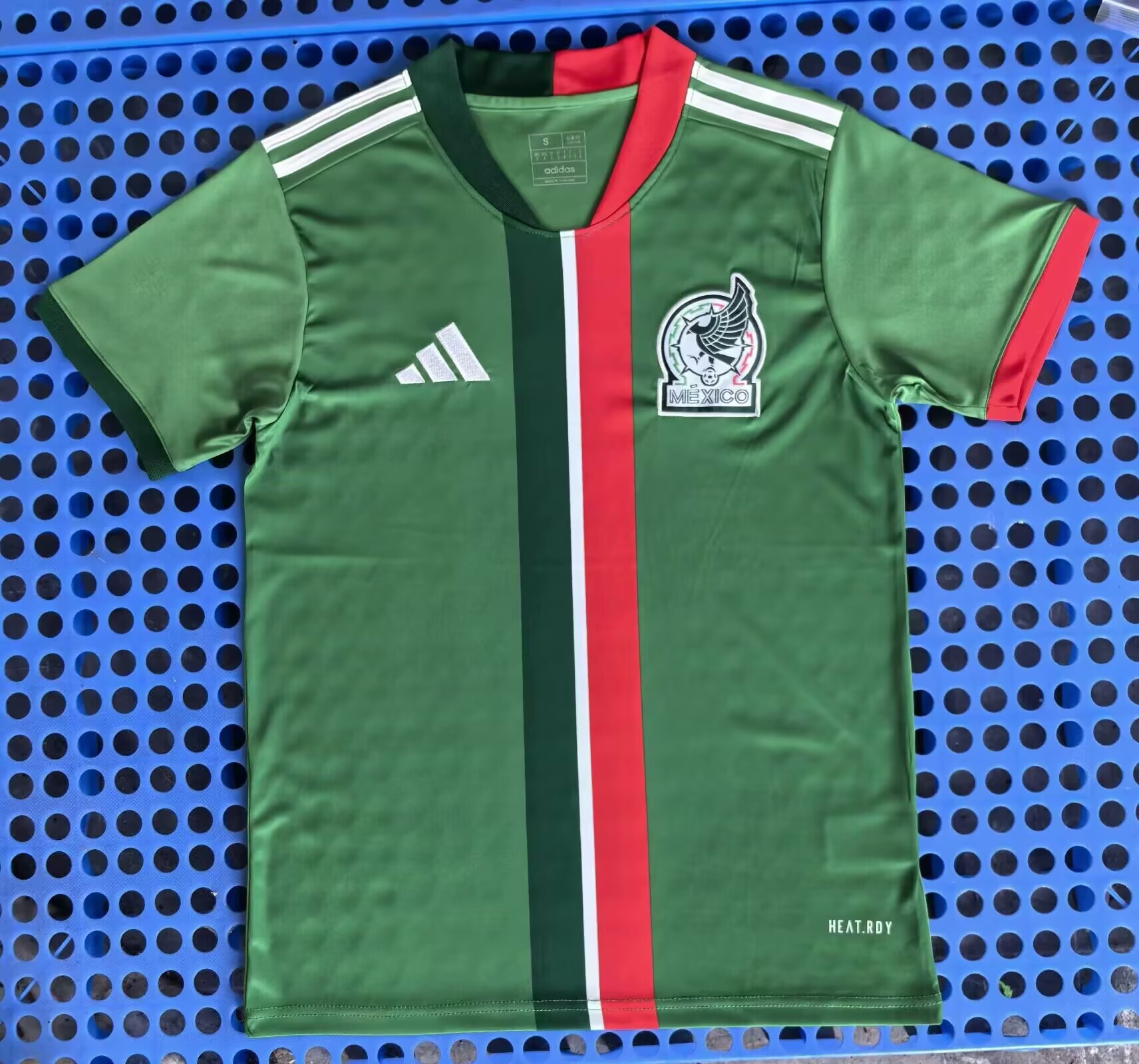 Fans Version 2526Mexico home court 