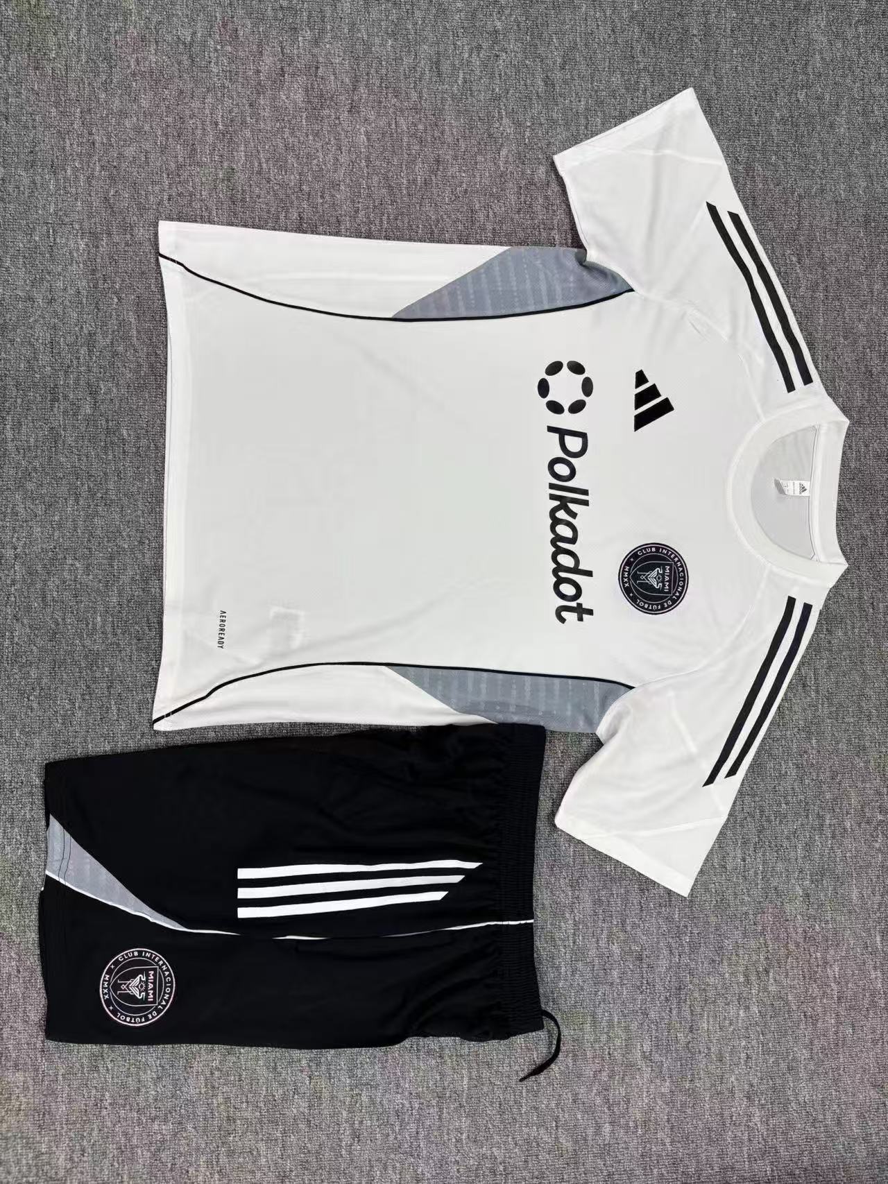 25/26Kid Short sleeved  Miami white Training kits