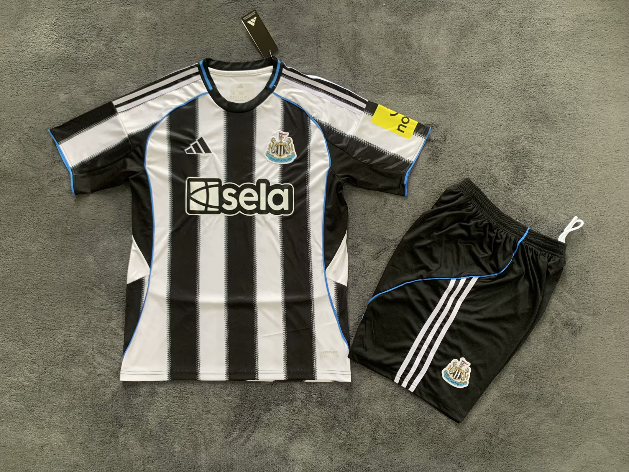 Adults kits 25/26 Newcastle home