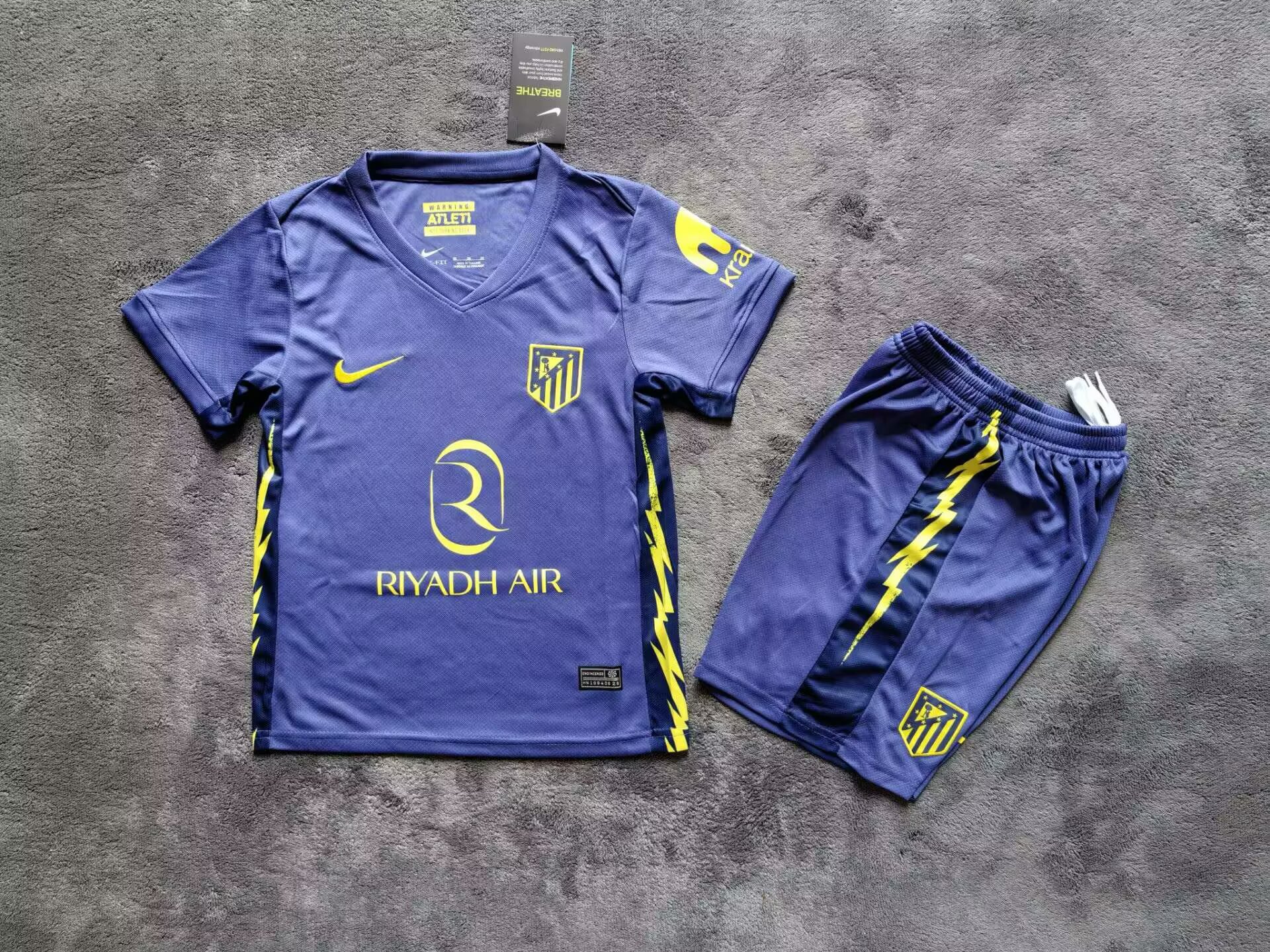 Kids kits 25/26 Atlético madrid away