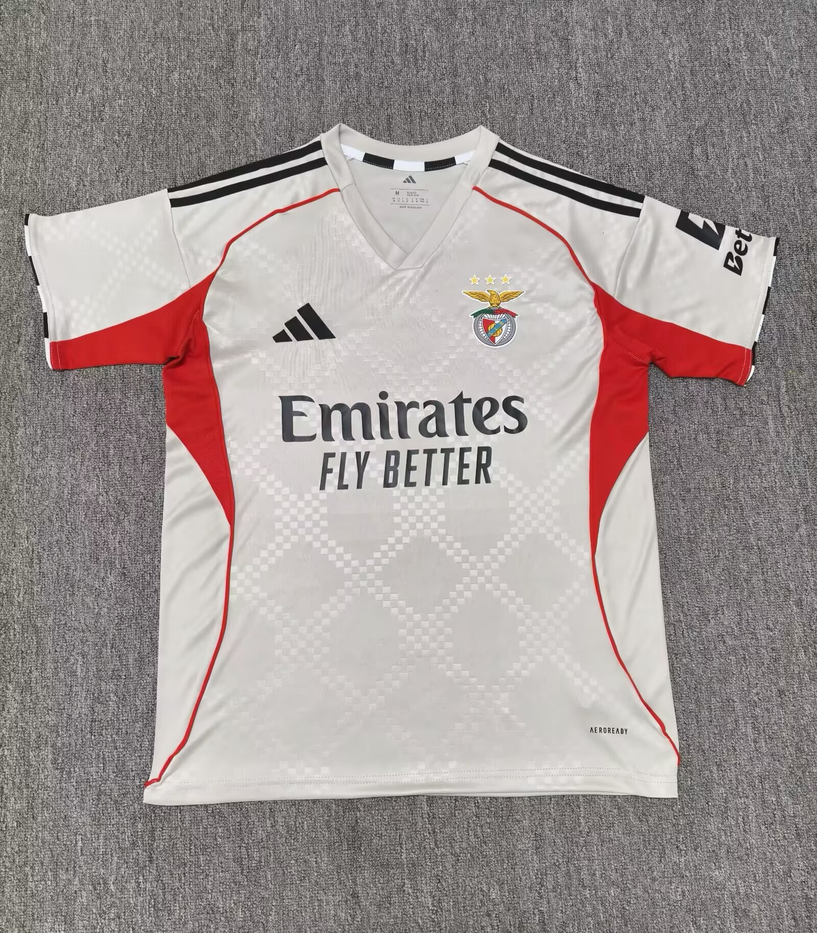Fans Version 25/26 Benfica away
