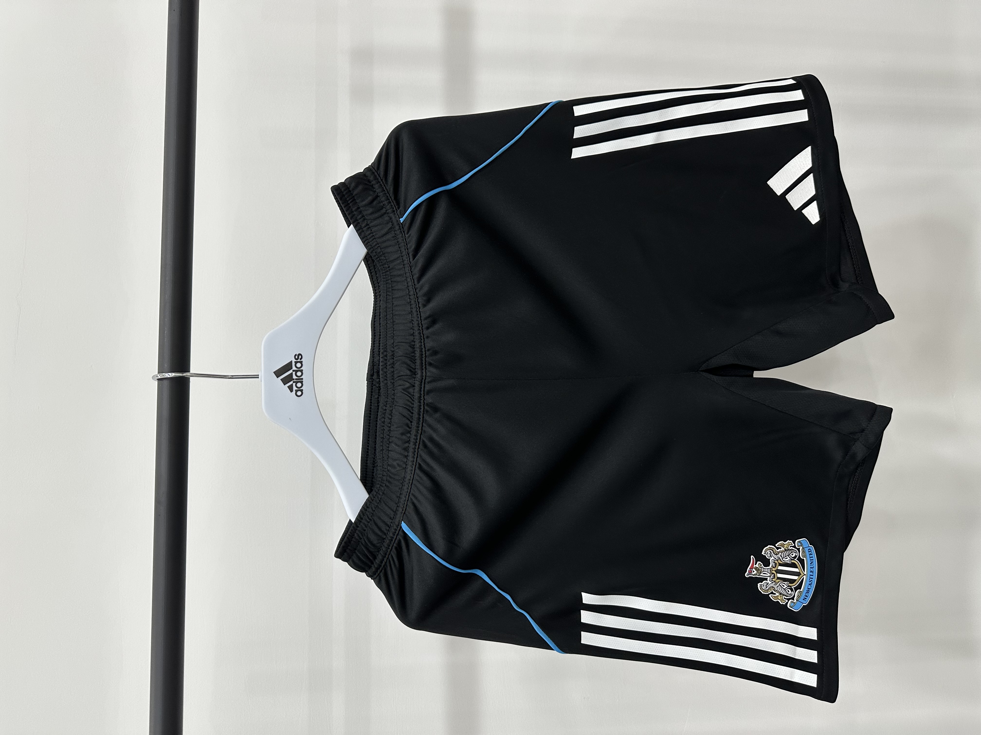 Player version 25/26 Newcastle United home shorts
