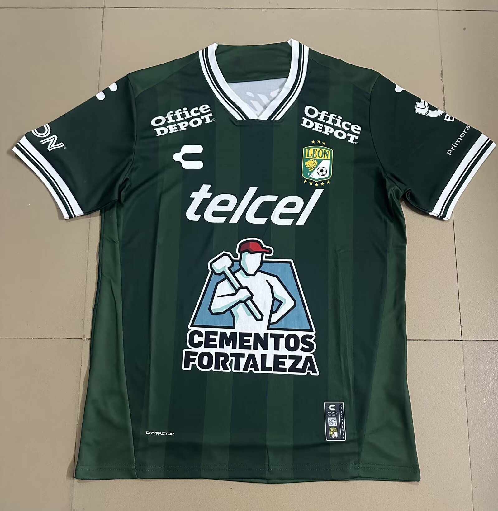 Fans Version 25/26 Leon home