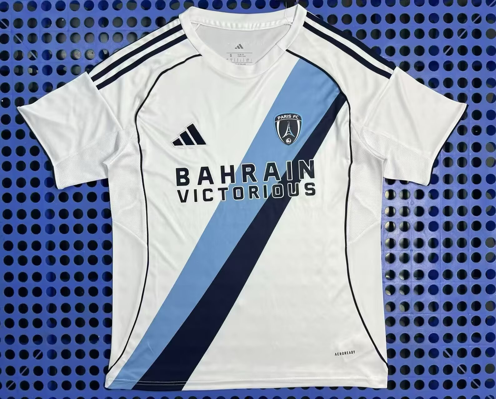 Fans Version 25/26 Paris FC away