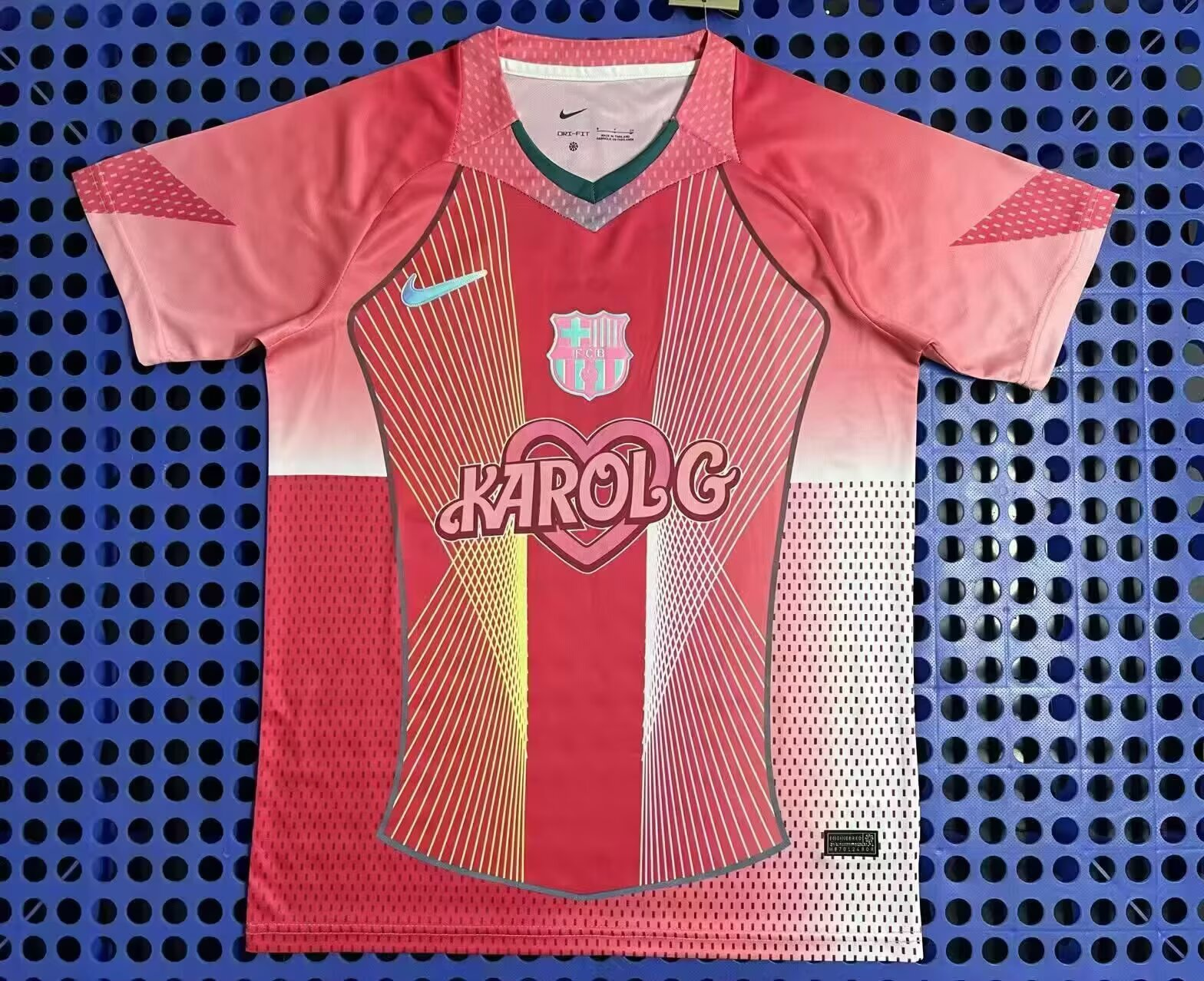 Fans Version 25/26 Barcelona Pink Heart Special Edition