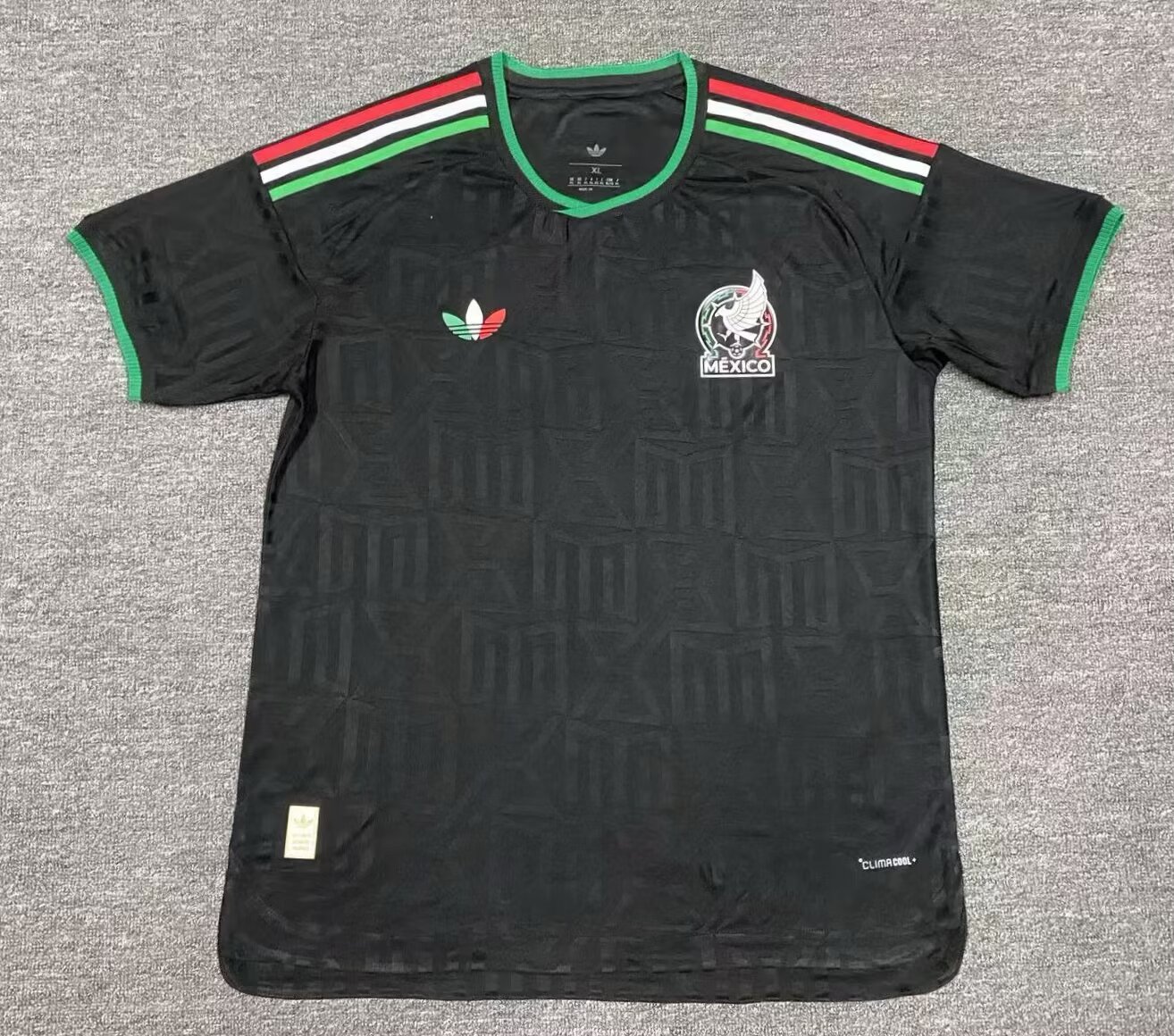 Player Version  2627 Mexico goalkeeper black player
