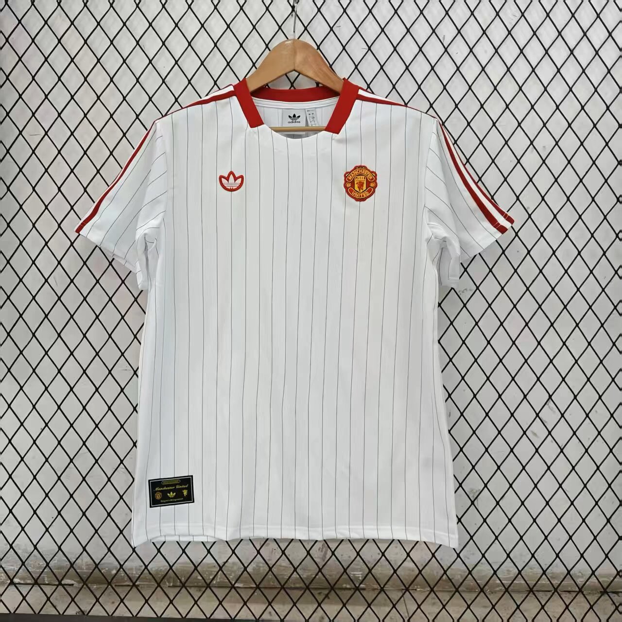 Fan version 26/27 Manchester United retro white-red 