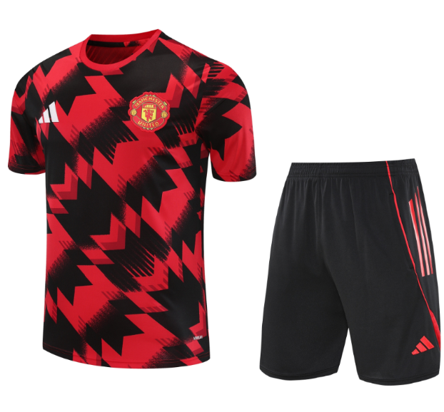 25/26 Manchester United Adults Training Kits