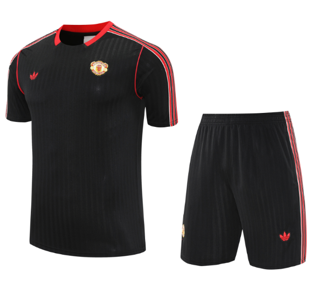 25/26 Manchester United Adults Training Kits