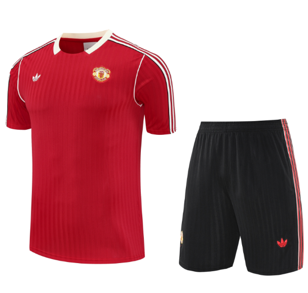 25/26 Manchester United Adults Training Kits