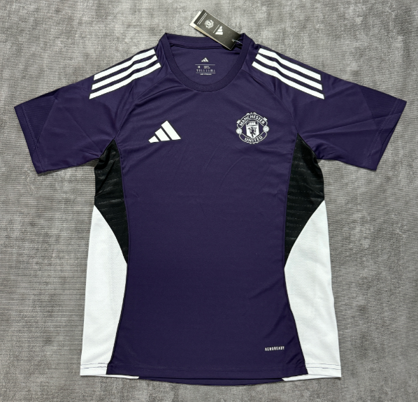 Fan version 25/26 Manchester United training purple