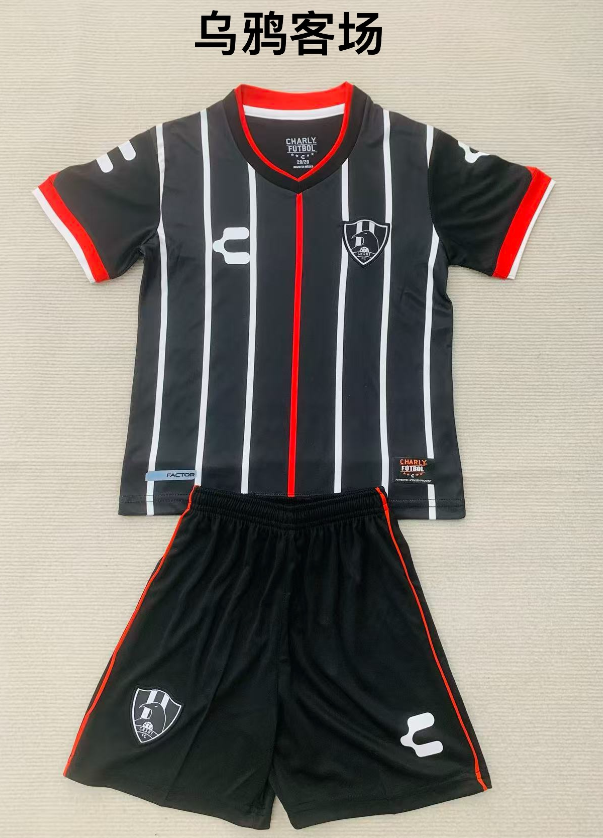 Kids kits 26/27 Club de Cuervos away  