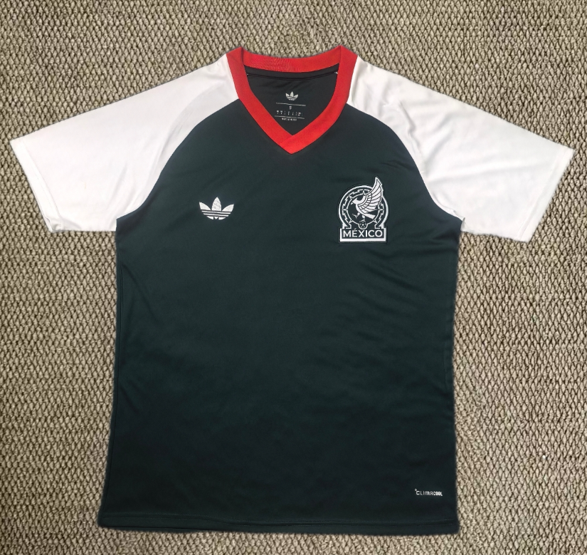 Fans Version 26/27 Mexican training uniform