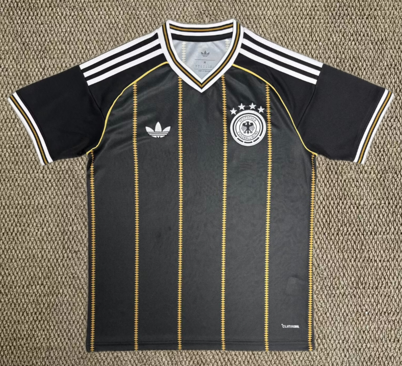 Fans Version 26/27 Germany Second away Black Gold