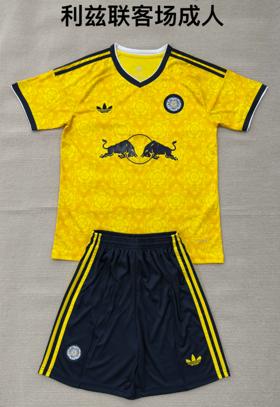 Adults kits 26/27 Leeds United away