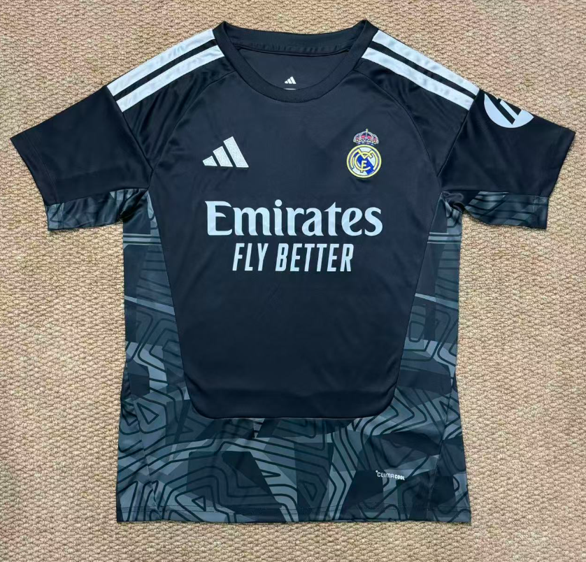 Fans Version 26/27 Real Madrid goalkeeper black